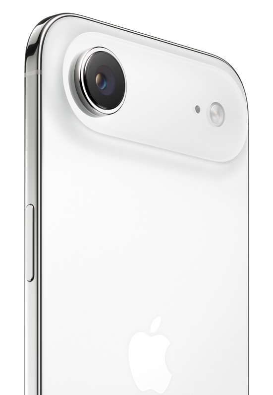 Apple iPhone Air Cloud White — тонкий профиль, Dynamic Island, кнопка действия, панель управления камерой в руке