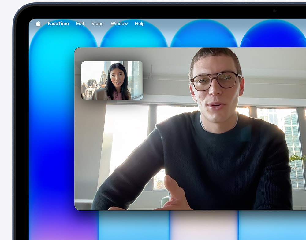1080p FaceTime HD камера и два микрофона с формированием луча в MacBook Neo