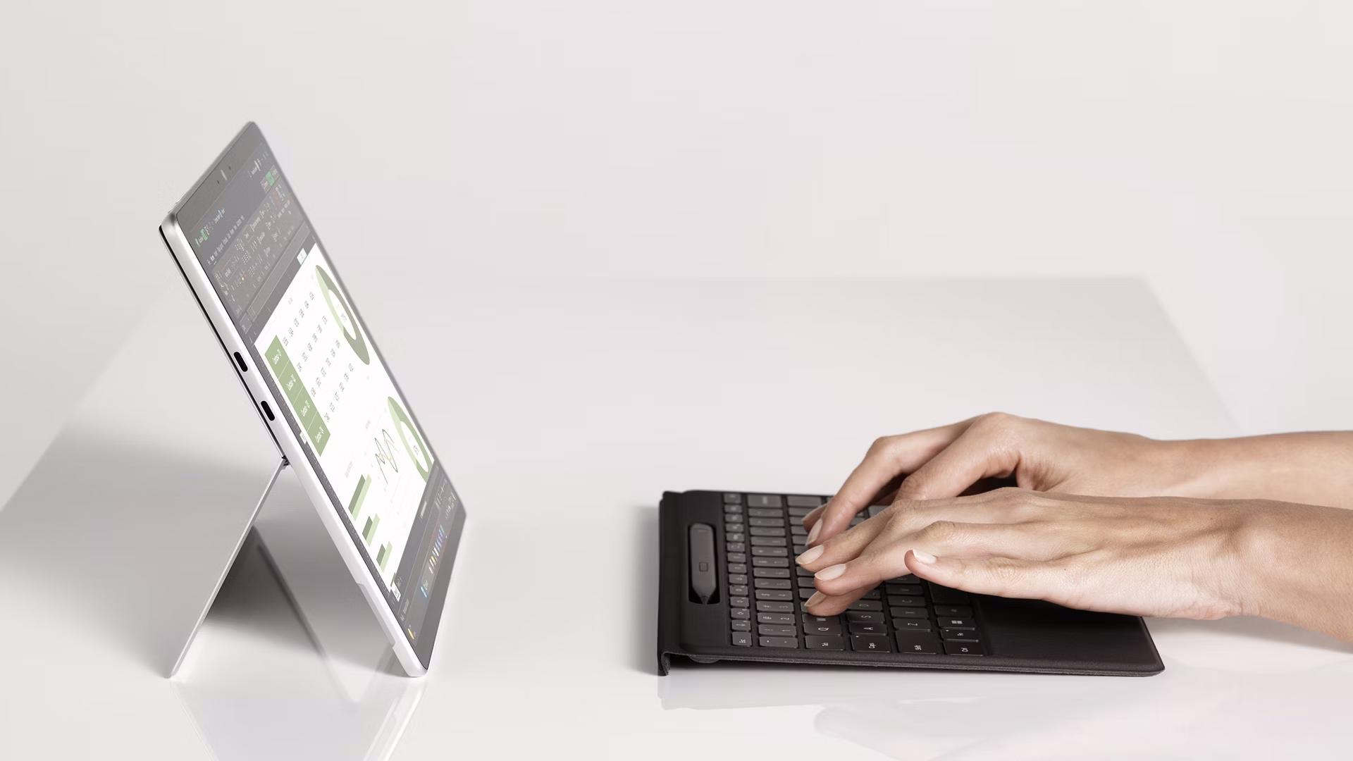 Surface Pro Flex Keyboard — прикреплённый и беспроводной режимы работы