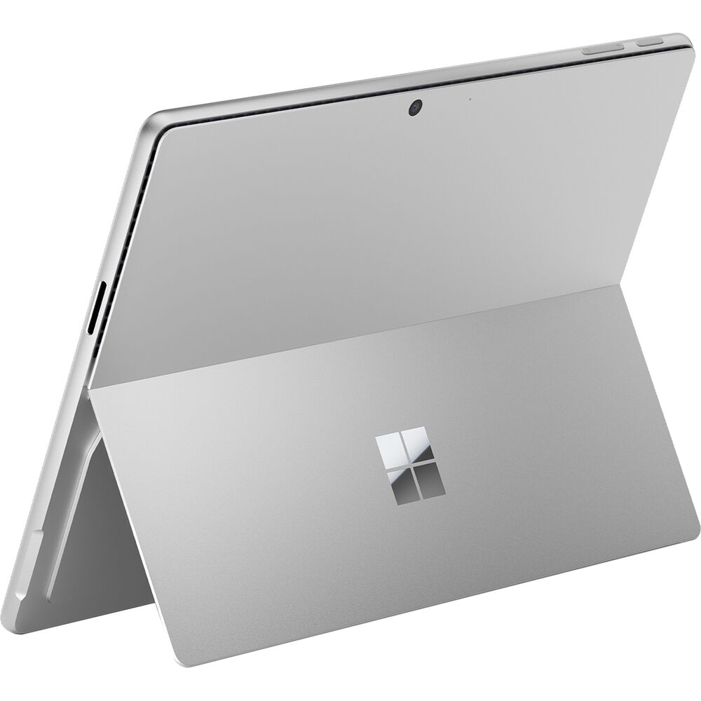 Microsoft Surface Pro 13 Platinum — светлый платиновый корпус из анодированного алюминия