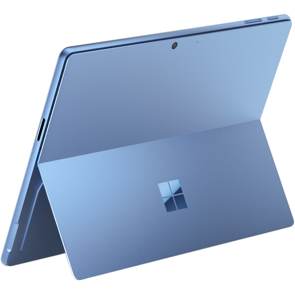 Microsoft Surface Pro 13 Sapphire — глубокий синий корпус из анодированного алюминия