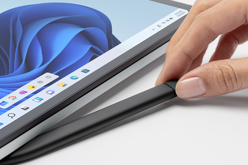 Беспроводная зарядка Surface Slim Pen 2 на Surface Pro