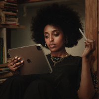 Apple iPad Pro 12.9 (2020) 1Tb Wi-Fi Cерый космос Apple iPad Pro 12.9 (2020) 128Gb Wi-Fi Space Gray